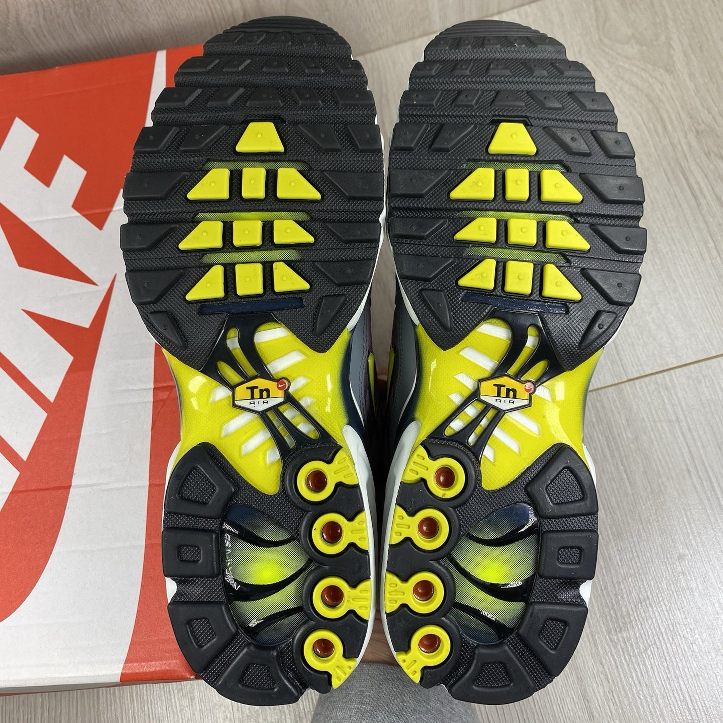 Nike Air Max Plus TN Trainers Size UK3.5 Violet Dust Voltage FN8007-5004