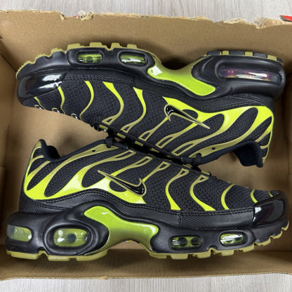 Nike Air Max Plus TN trainers black with moss green accents and signature logo.