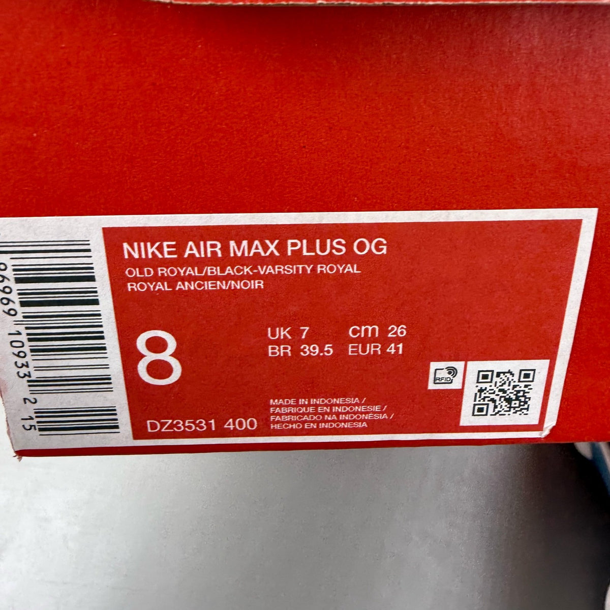 Nike Air Max Plus TN blue trainers with distinctive wave pattern and logo.