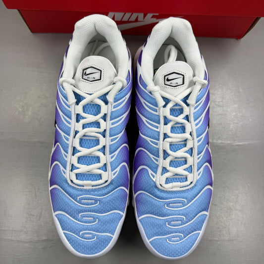 Nike deck shoes white gradient with blue and purple accents, featuring iconic swoosh logo.
