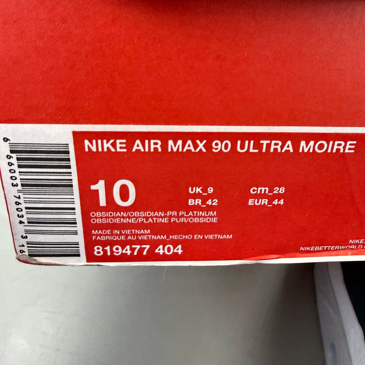 Nike Air Max 90 blue trainers with obsidian accents and logo detail.