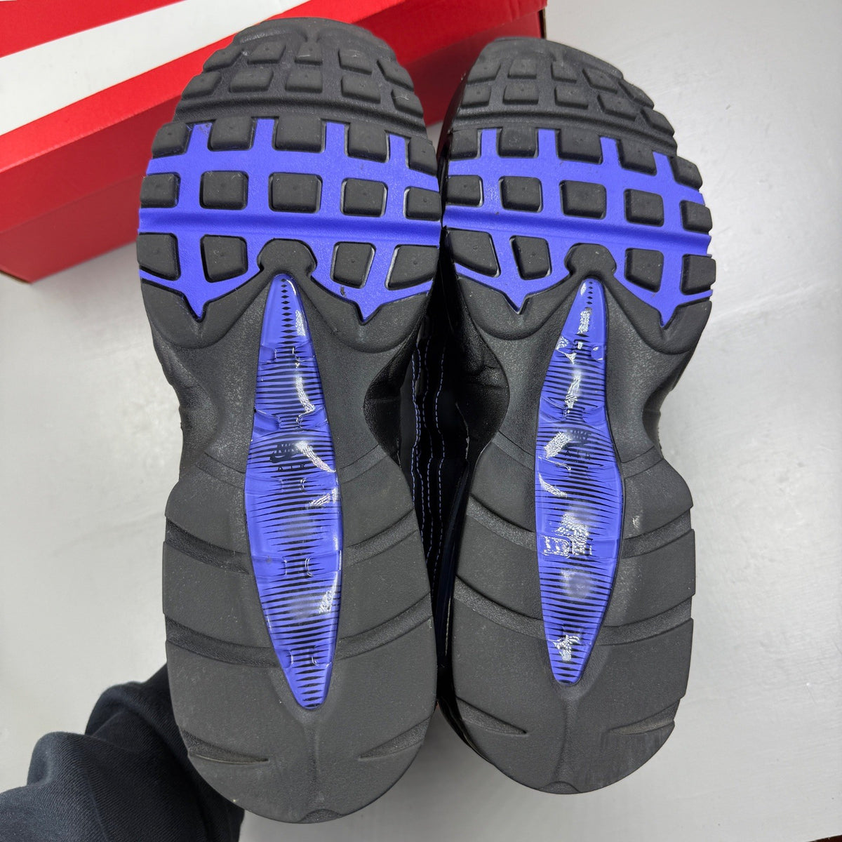 Nike Air Max 95 black sneakers with Persian Violet accents and signature logo.