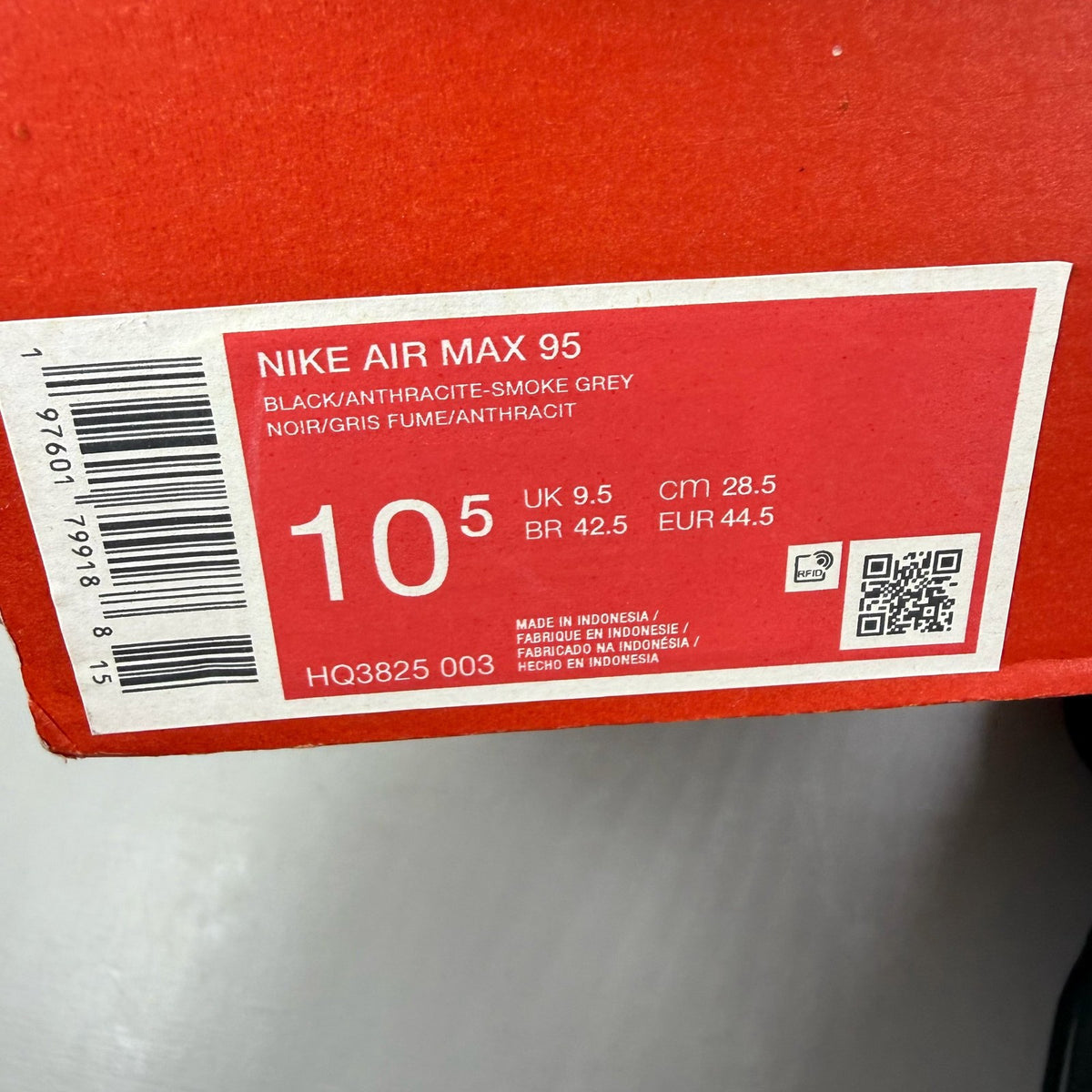 Nike black trainers with grey accents and signature swoosh logo, size UK 9.5.