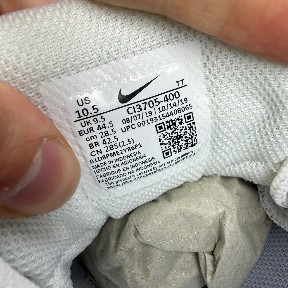 Nike Air Max 95 white trainers with navy accents and signature logo detailing.