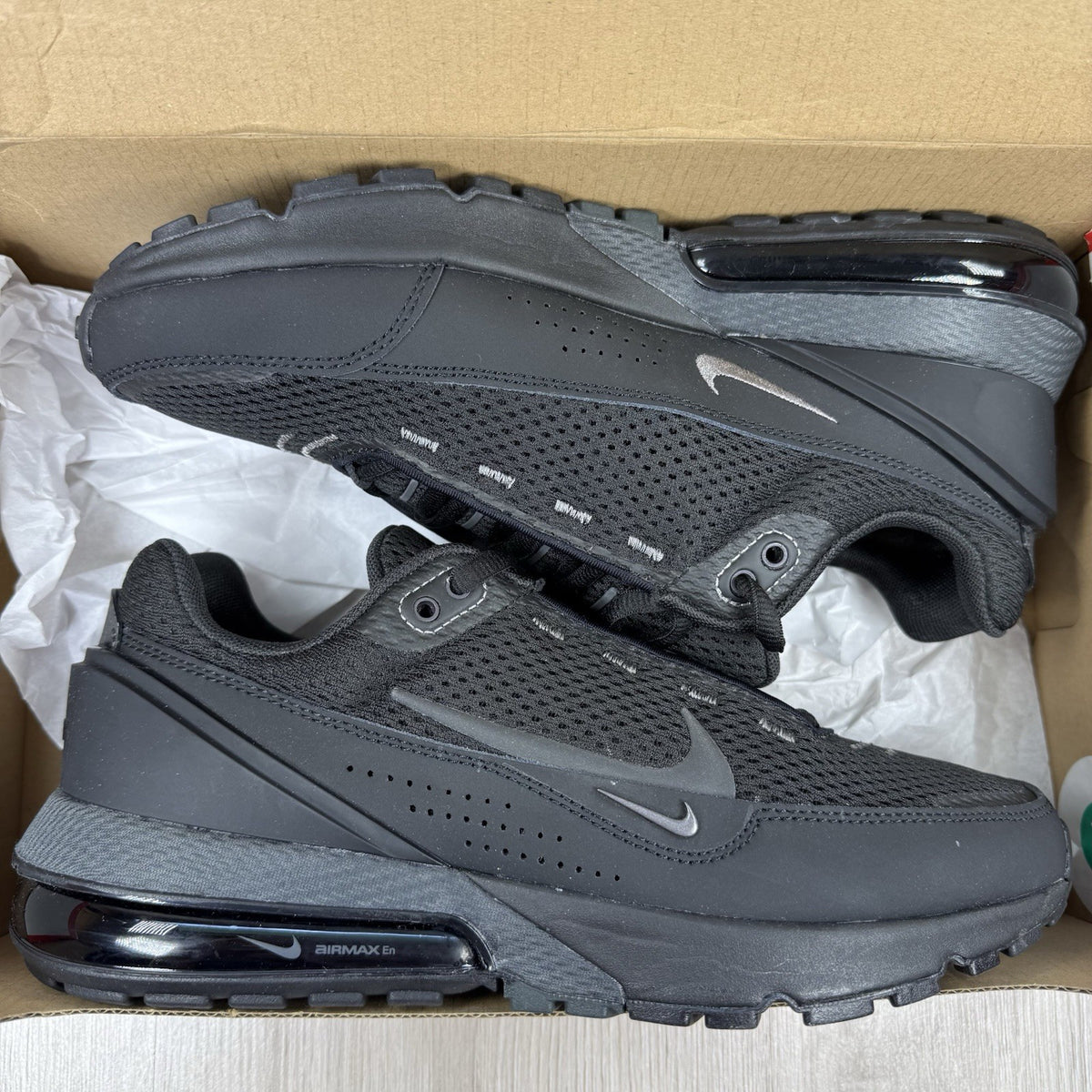 Nike Air Max Pulse trainers black with anthracite accents and signature swoosh logo.
