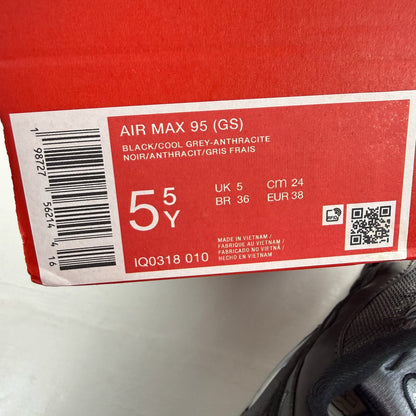 Nike Air Max 95 black trainers with cool grey accents and anthracite detailing.