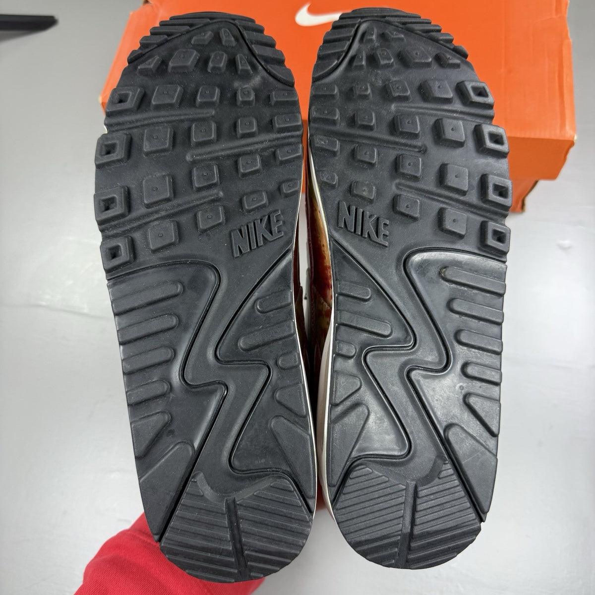 Nike Air Max 90 Premium silver trainers with airbrush finish and signature swoosh logo.