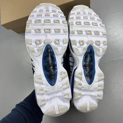 Nike running shoes white with jacquard pattern and midnight navy accents.