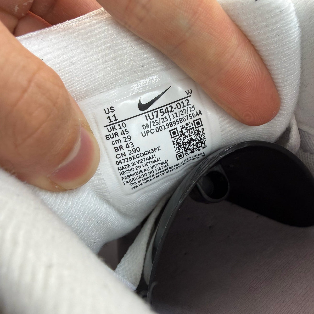 Nike Air Max 90 grey trainers with pink foam accents and white sole.