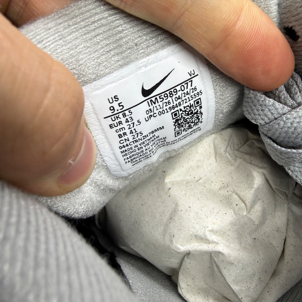 Nike trainers light smoke grey with black accents and iconic swoosh logo.