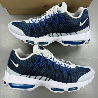 Nike running shoes white with jacquard pattern and midnight navy accents.
