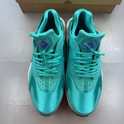 Nike Air Huarache blue trainers with retro design and cushioned sole.