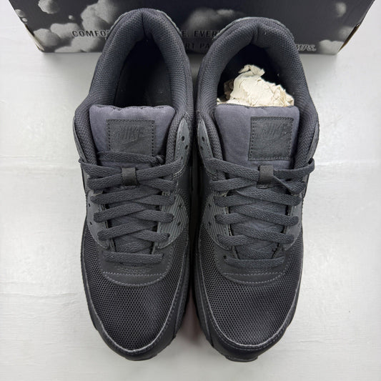 Nike trainers black with sleek design and iconic Air Max cushioning.