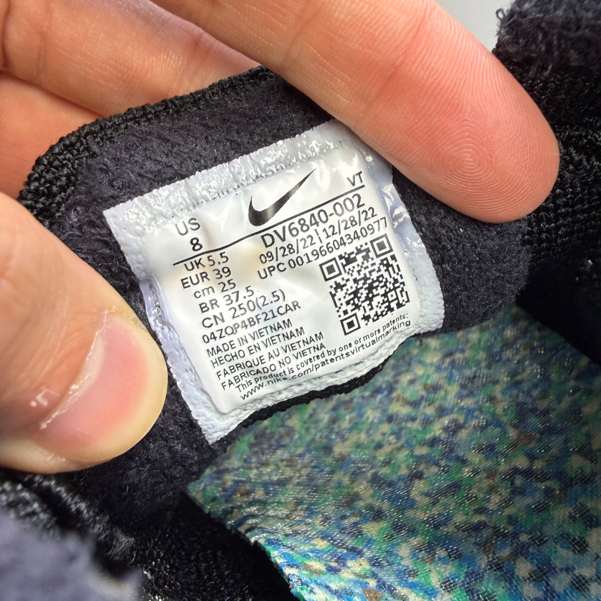 Nike black trainers Flyknit upper with Air cushioning and signature swoosh logo.