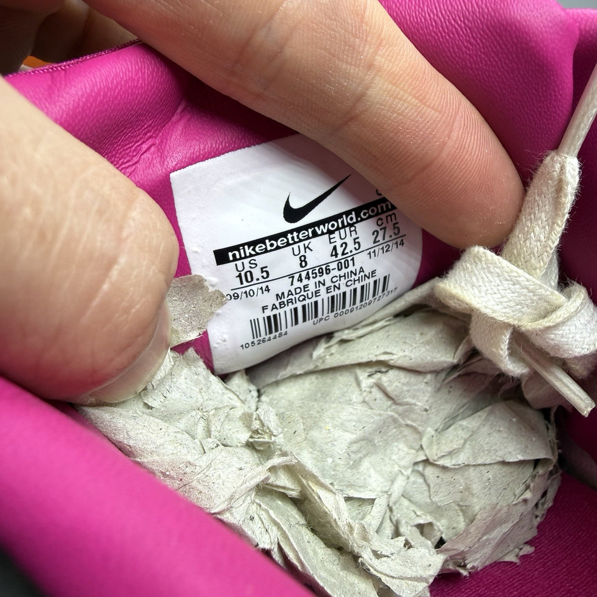 Nike Air Max 90 Premium silver trainers with airbrush finish and signature swoosh logo.