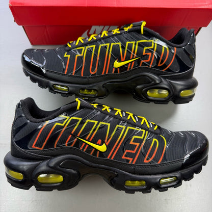 Nike black trainers with Tuned Air technology and sunrise pattern accents.