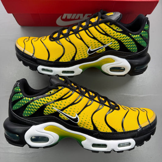 Nike trainers maize yellow with black accents and green detailing, featuring signature logo.