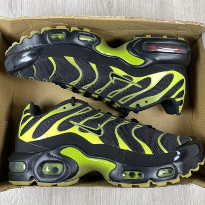 Nike Air Max Plus TN trainers black with cyber accents and mesh upper detailing.