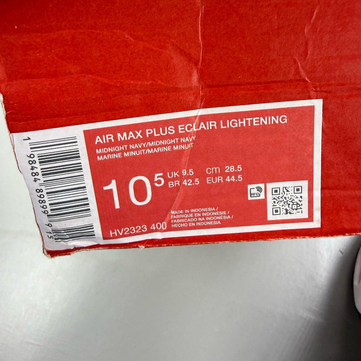 Nike Air Max Plus TN Eclair Lightning blue trainers with signature swoosh logo and mesh detailing.