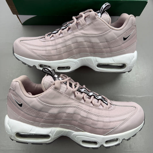 Nike pink trainers with white accents and signature swoosh logo.