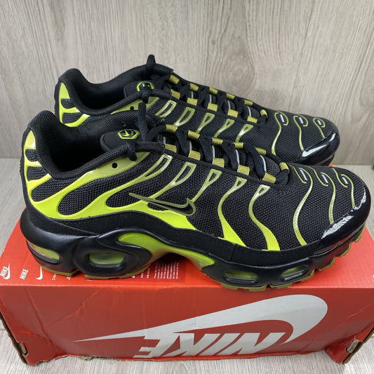 Nike Air Max Plus TN trainers black with cyber accents and mesh upper detailing.
