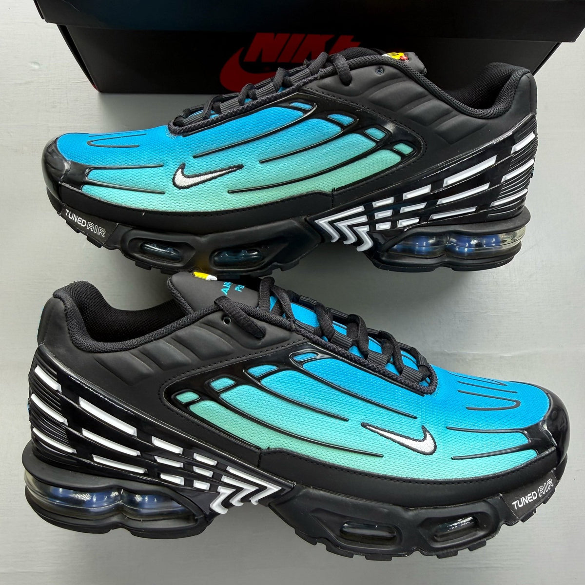 Nike Air Max Plus TN 3 blue trainers with aqua gradient and signature logo.