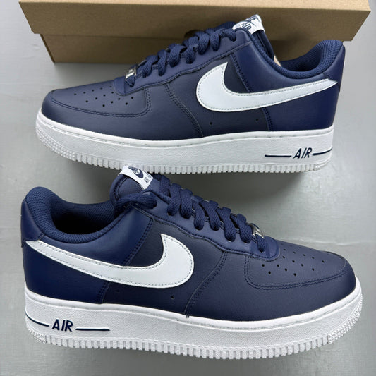 Nike trainers white with midnight navy accents and classic swoosh logo.