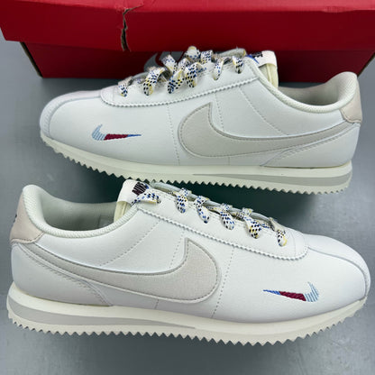 Nike kids trainers white with soft pearl and comet blue accents, classic design.