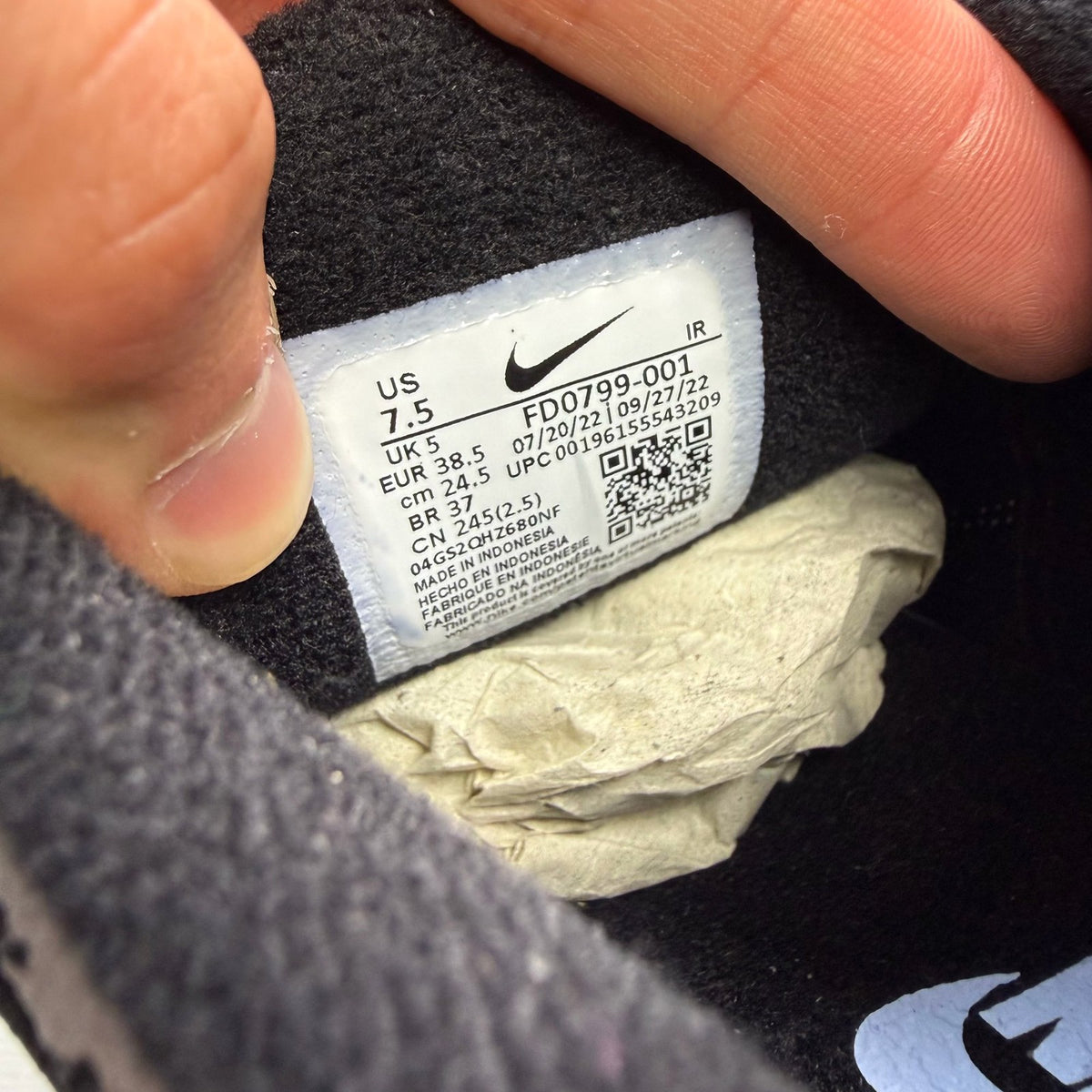 Nike black trainers with silver accents and toggle lacing system.