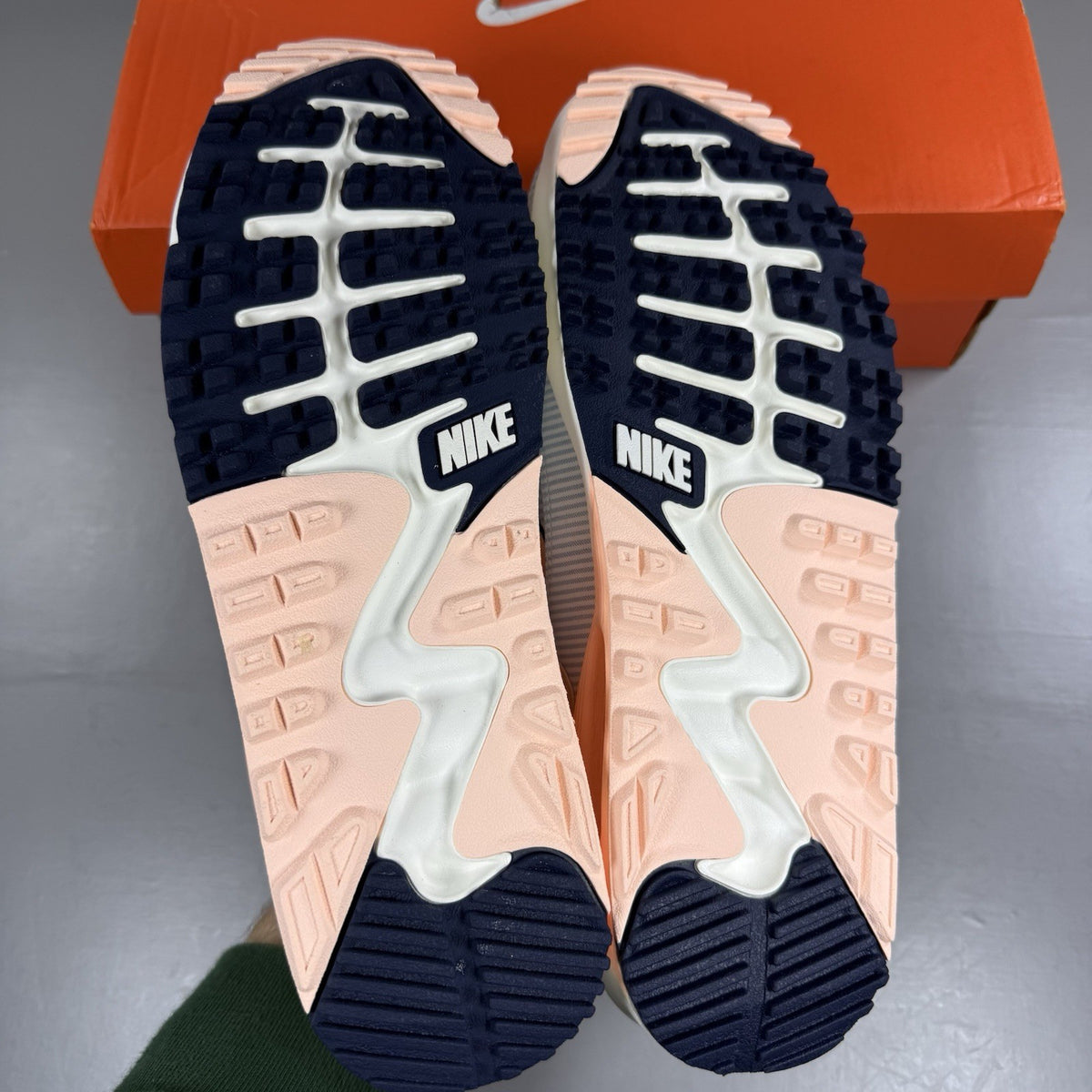 Nike Air Max 90 Golf trainers blue seersucker pattern with logo detail.