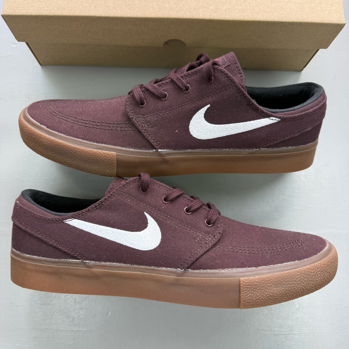 Nike SB Stefan Janoski burgundy trainers with gum sole and white accents.