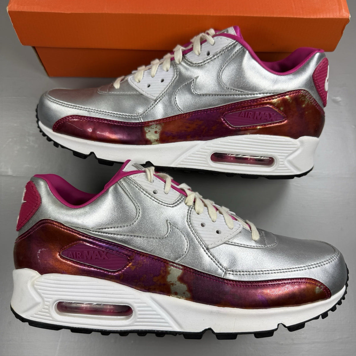 Nike Air Max 90 Premium silver trainers with airbrush finish and signature swoosh logo.