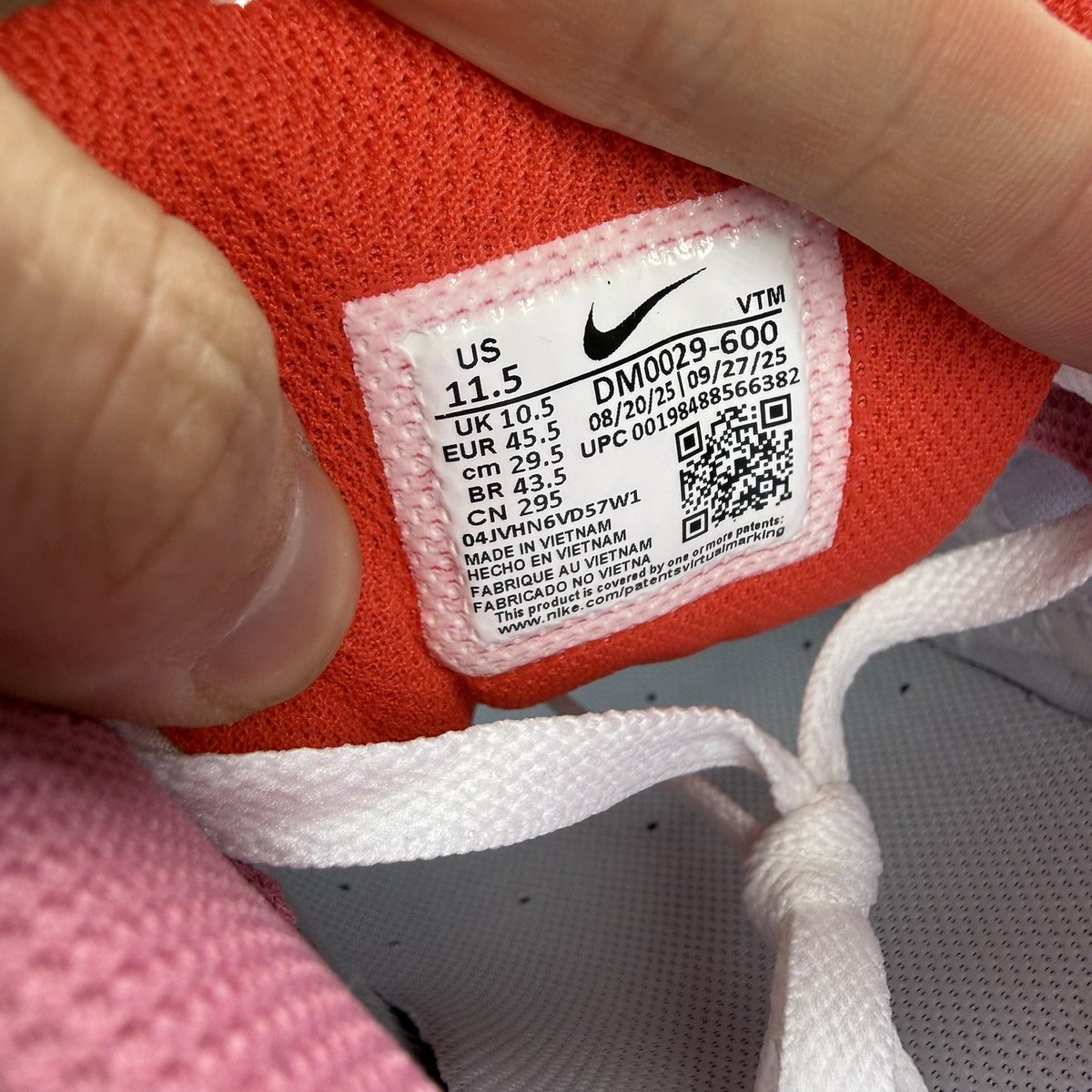 Nike Air Max 90 trainers white with peony and light crimson accents, classic logo.