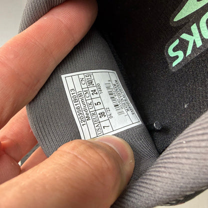 Brooks black trainers with white and pink accents, featuring logo and breathable mesh material.