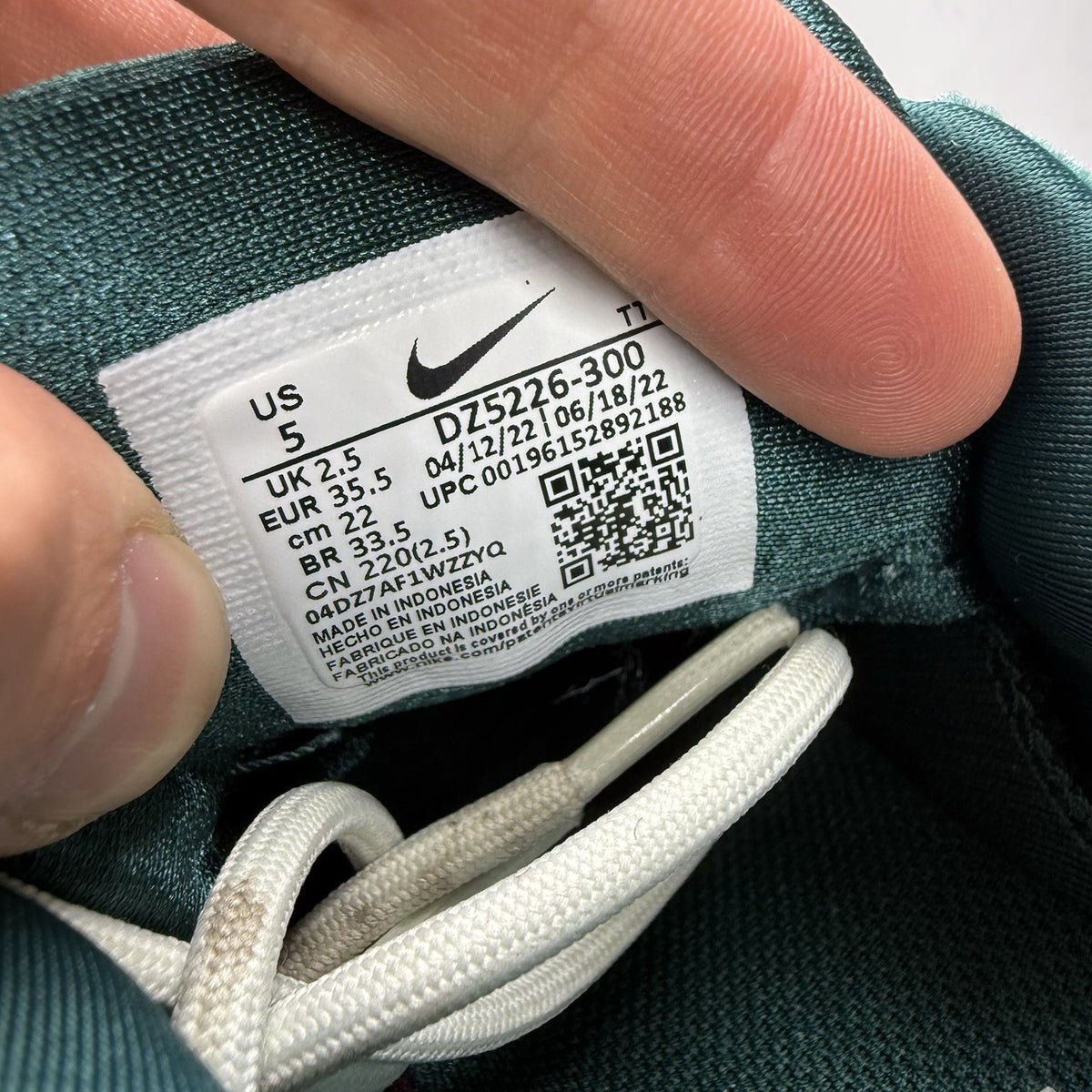 Nike Air Max 95 green velvet trainers with teal accents and white sole.