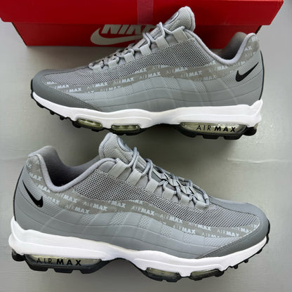 Nike casual kimono grey with ultra reflective stripe and logo detail.