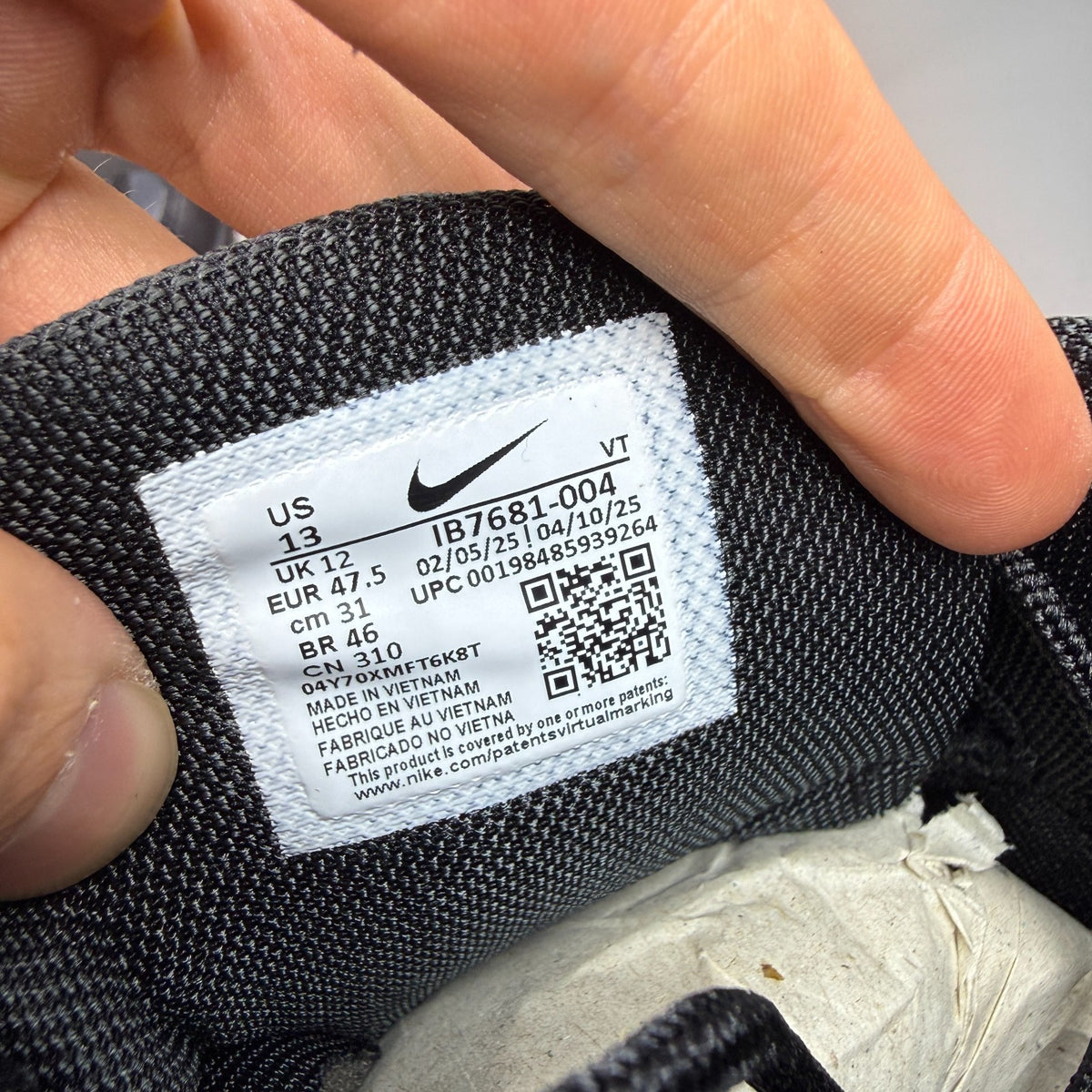 Nike running shoes black with mint foam accents and anthracite detailing.