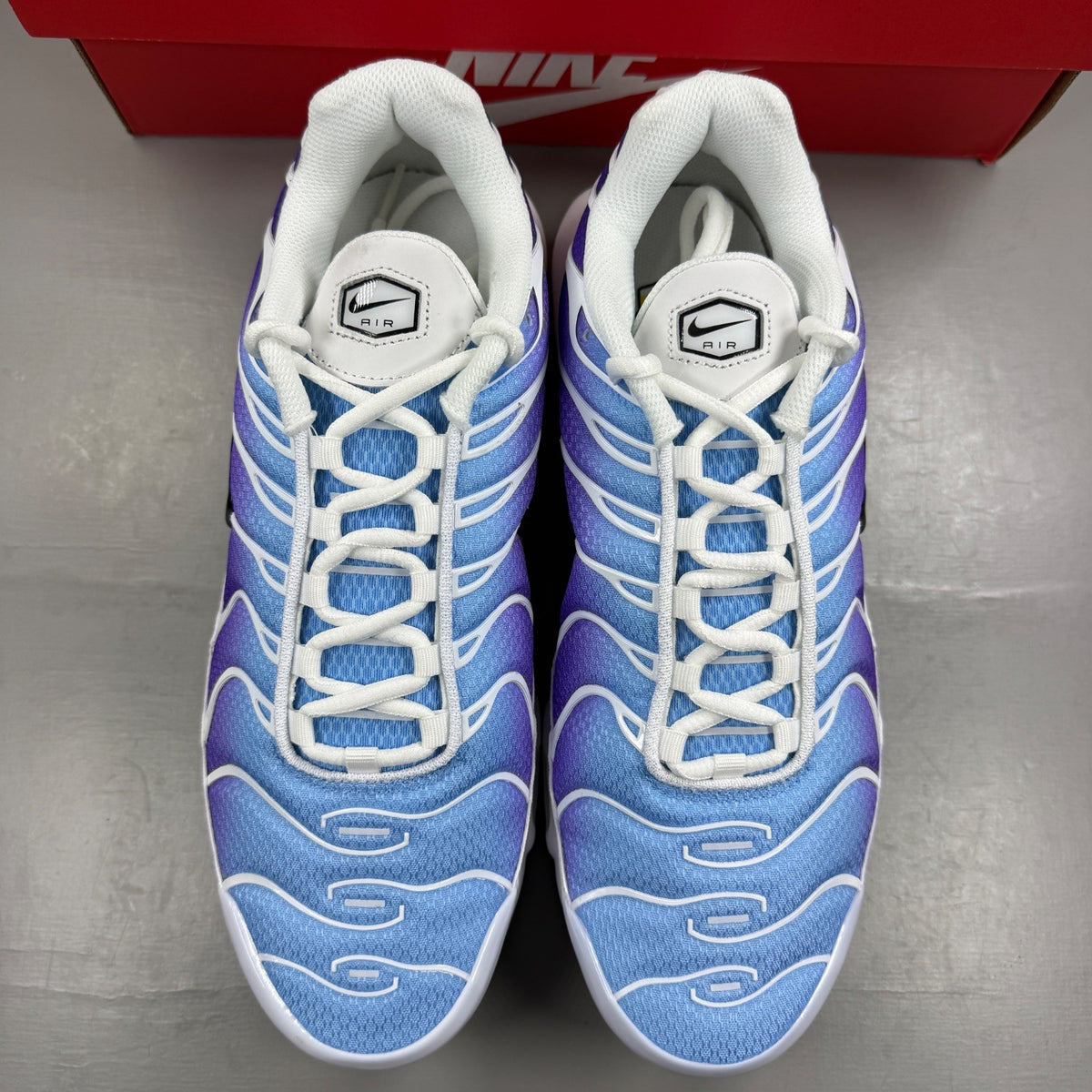 Nike deck shoes white gradient with blue and purple accents, featuring signature logo.