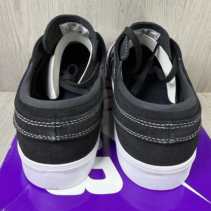Nike black SB Zoom Stefan Janoski RM sneakers with white logo and sleek design.
