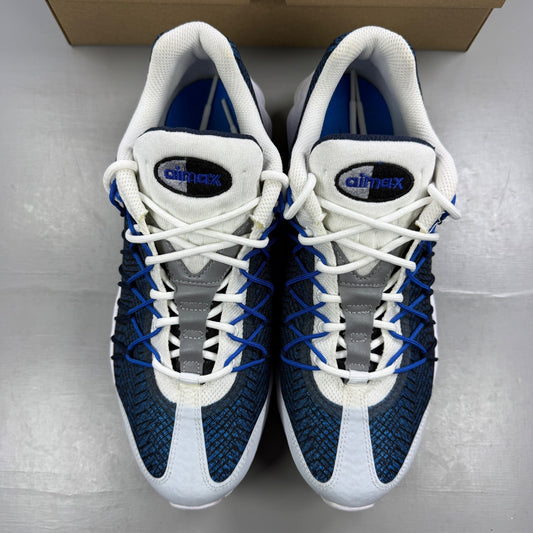 Nike running shoes white with jacquard pattern and midnight navy accents.