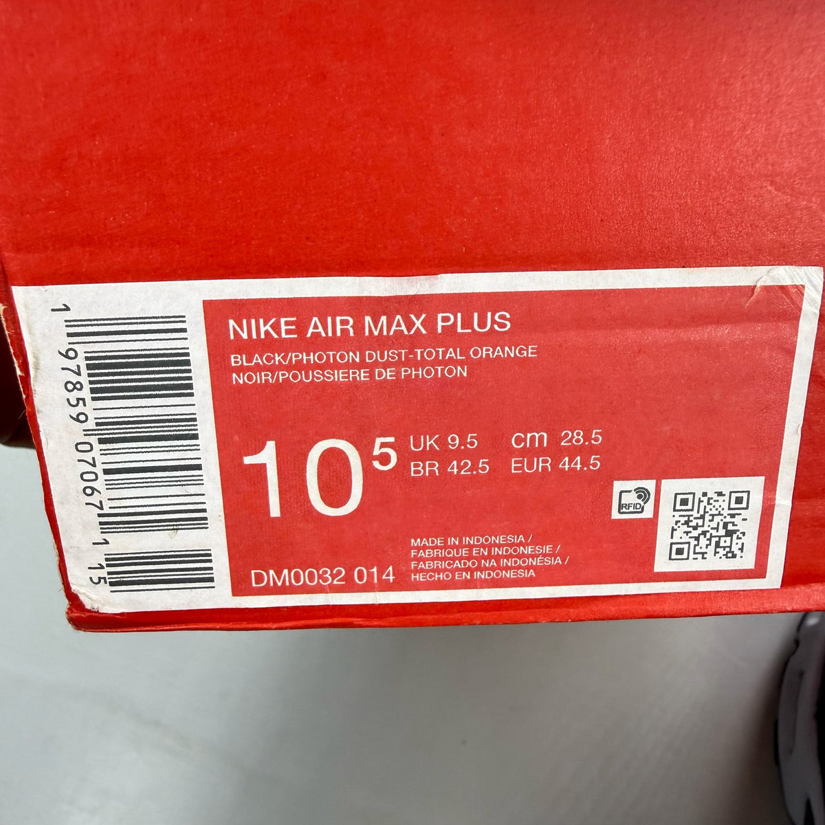 Nike Air Max Plus TN orange trainers with distinctive wave pattern and logo.
