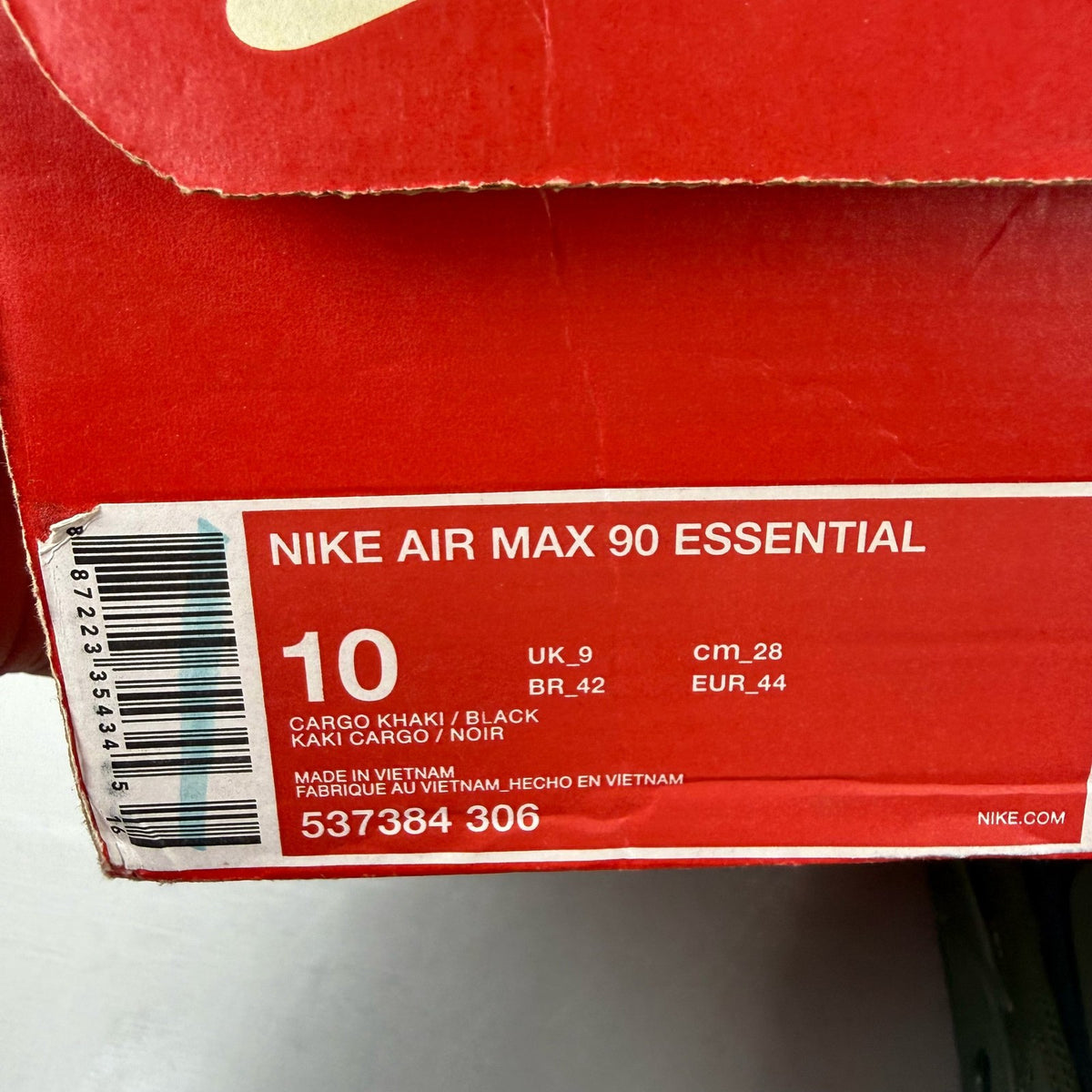 Nike Air Max 90 green trainers with black accents and logo detail.