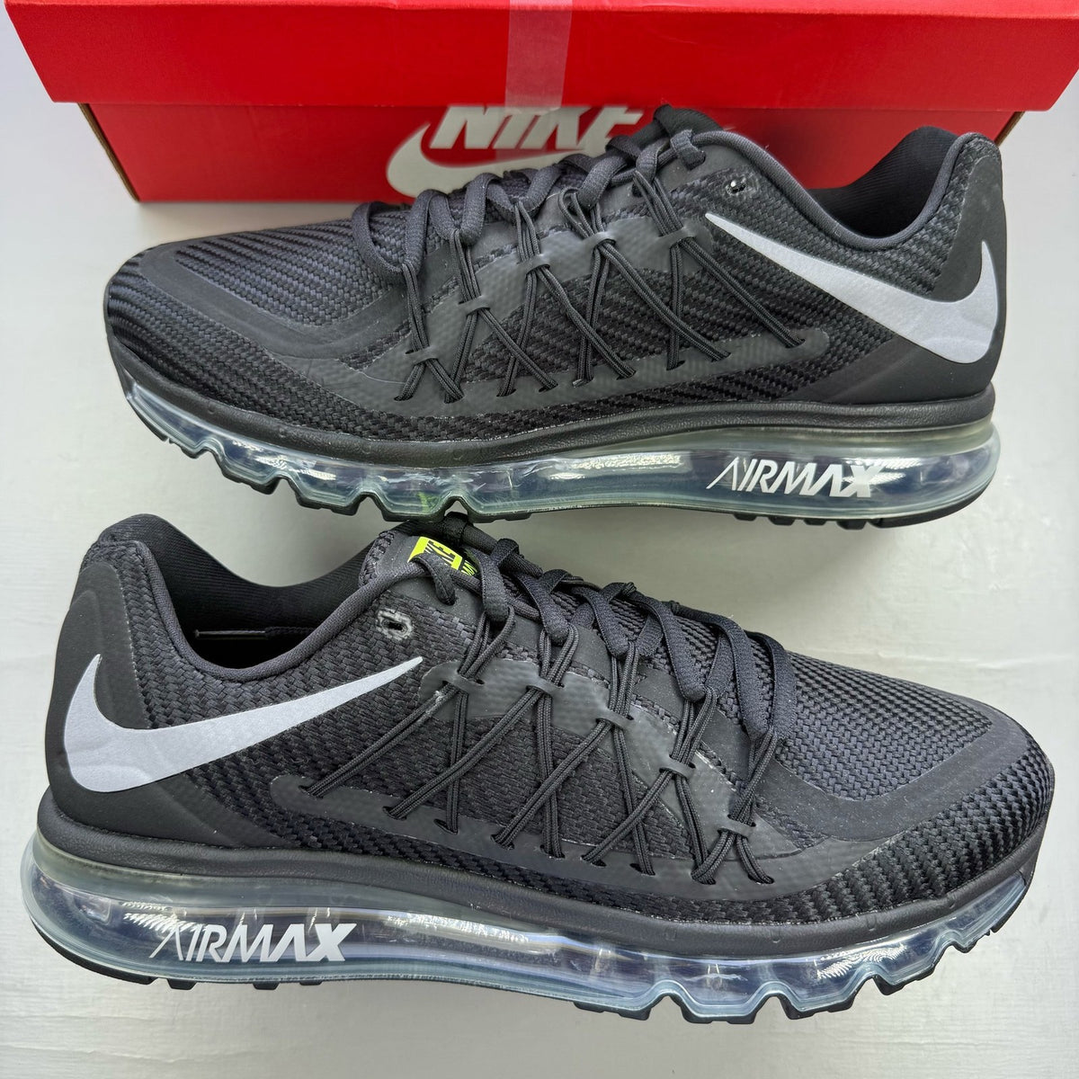 Nike Air Max 2015 black trainers with grey accents and logo detail.