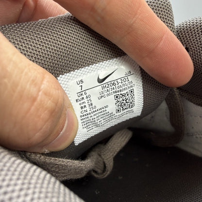 Nike Air Max 90 trainers grey with red accents and logo detail.