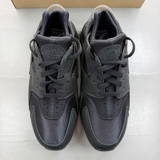 Nike black trainers with distinctive Huarache design and textured material.