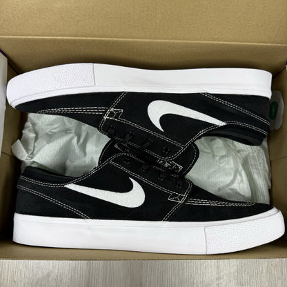 Nike black SB Zoom Stefan Janoski RM sneakers with white logo and sleek design.