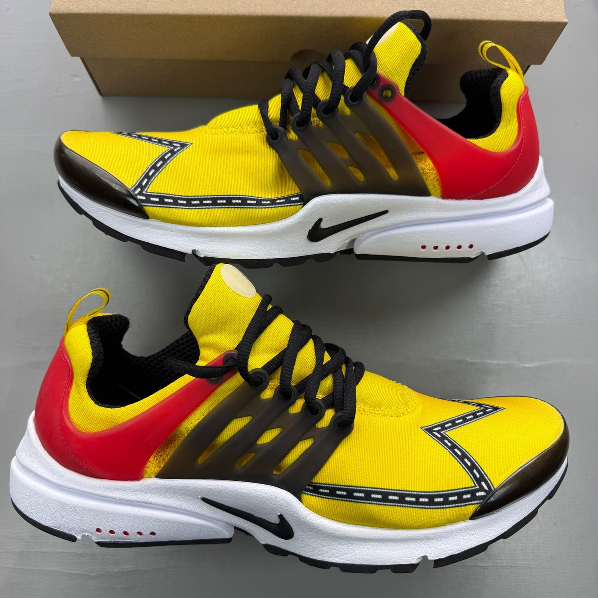 Nike trainers speed yellow with black accents and breathable mesh upper.