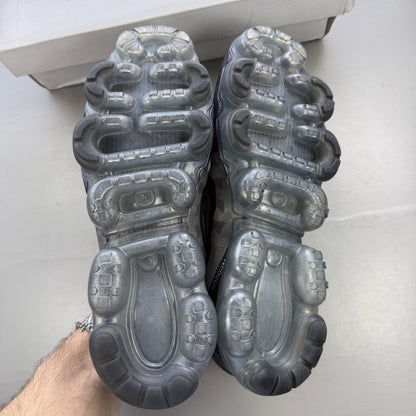 Nike Air VaporMax 2019 black trainers with grey accents and transparent sole design.