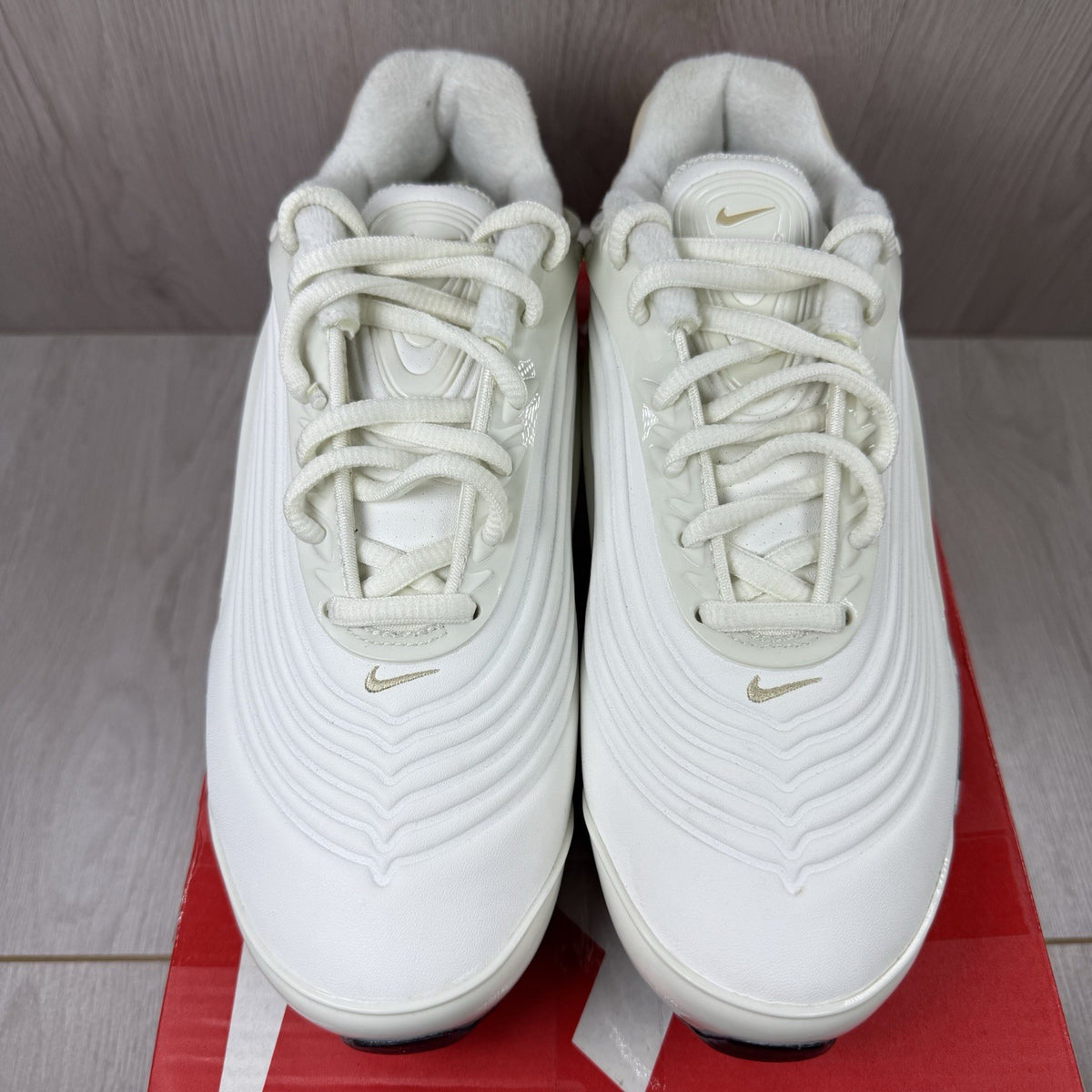Nike Air Max Deluxe SE beige trainers with unique pattern and logo details.