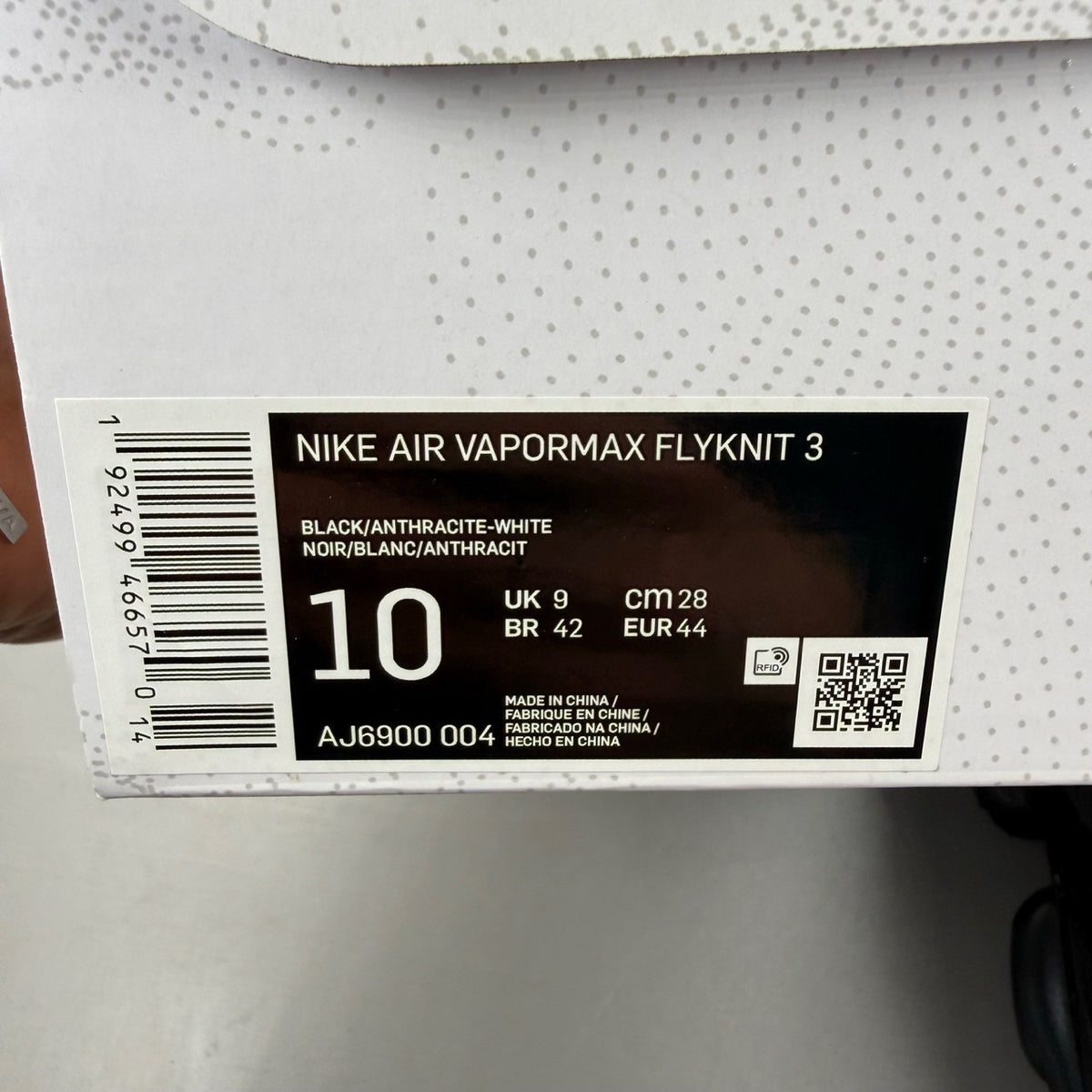 Nike Air VaporMax Flyknit 3 black sneakers with distinctive air cushioning and sleek design.